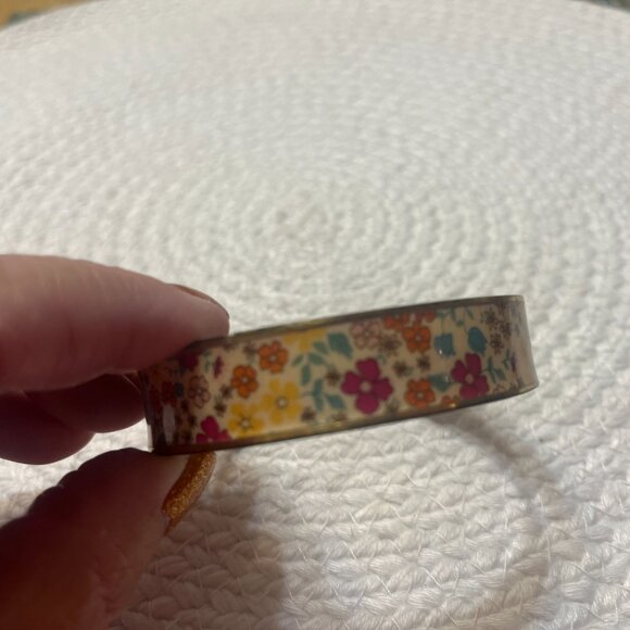 Beautiful ANTIQUE WILDFLOWERS on GOLD Bangle Bracelet (Two's Company India) 799D - Picture 3 of 3